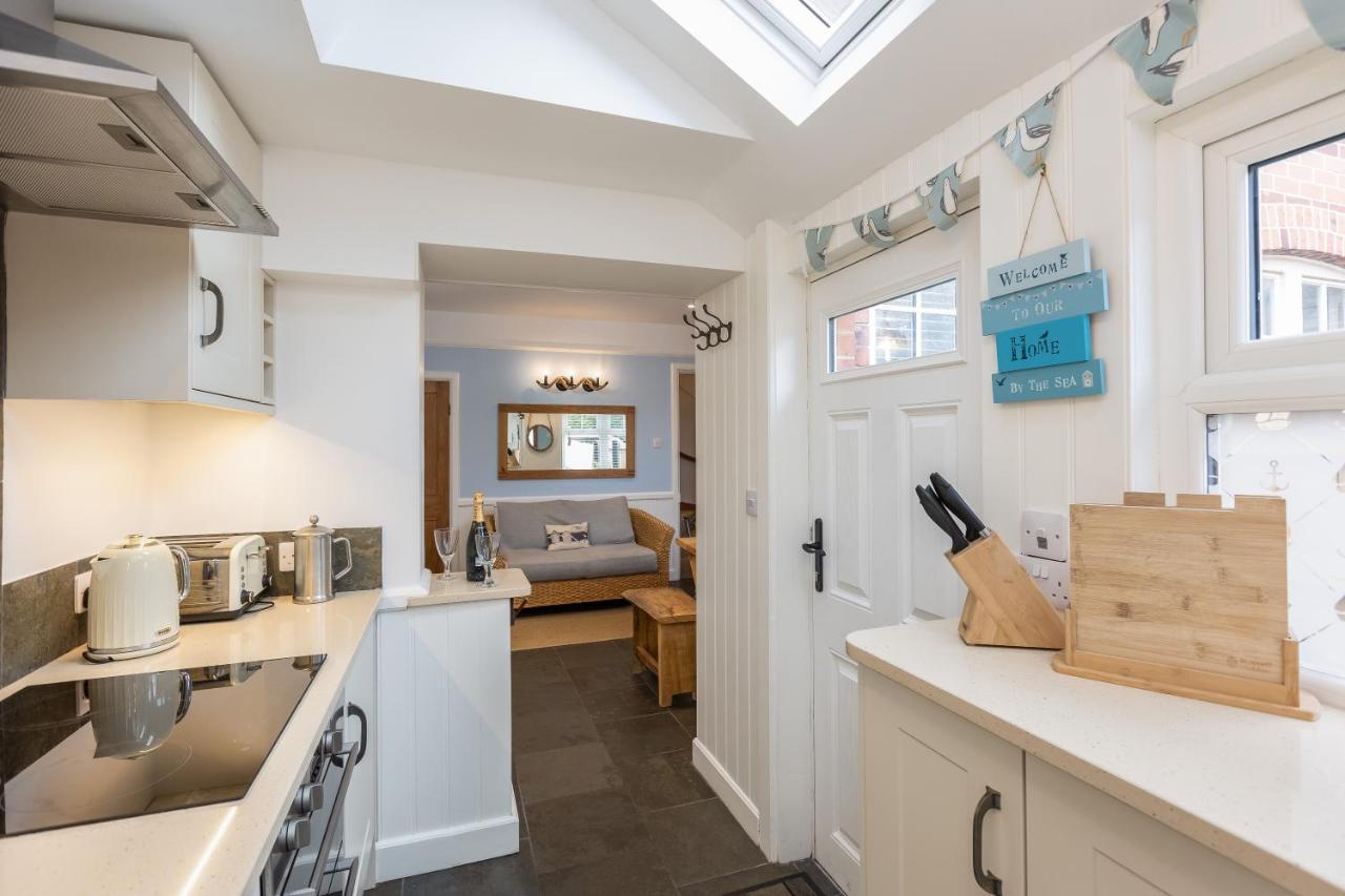 Robin Hood'S Bay Coastguard'S Cottage With A View Exterior photo