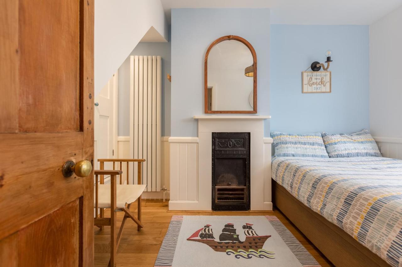 Robin Hood'S Bay Coastguard'S Cottage With A View Exterior photo