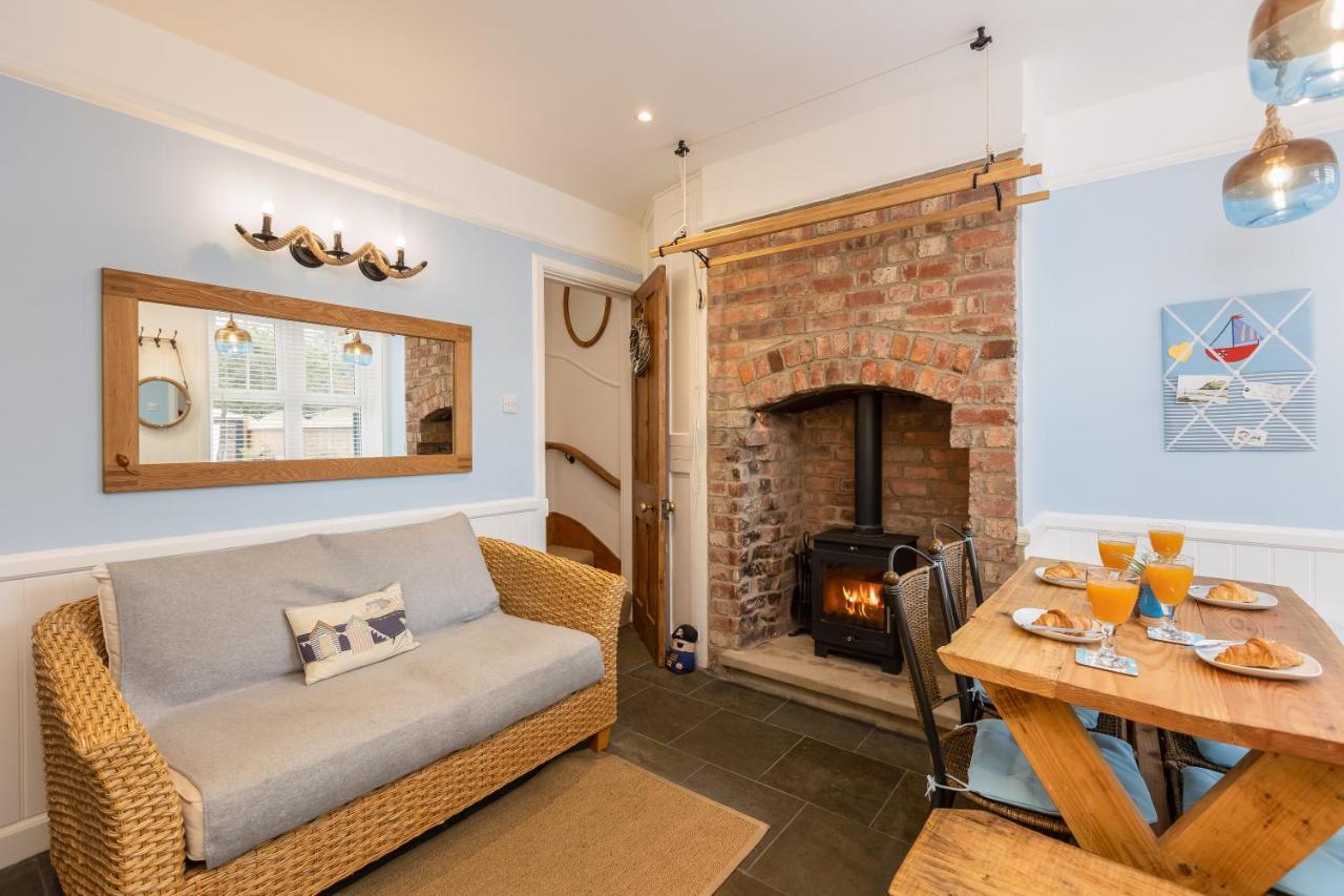 Robin Hood'S Bay Coastguard'S Cottage With A View Exterior photo
