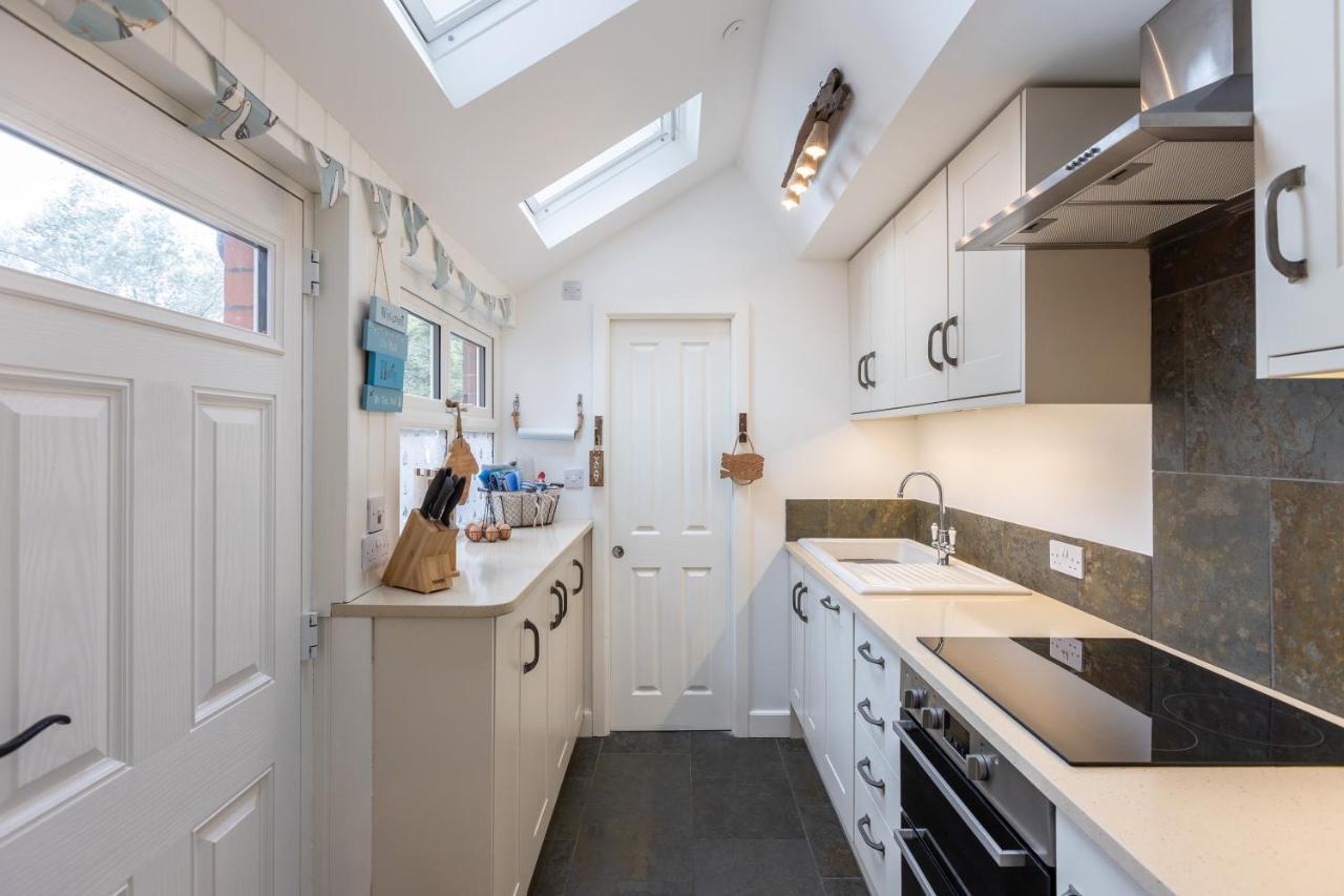 Robin Hood'S Bay Coastguard'S Cottage With A View Exterior photo