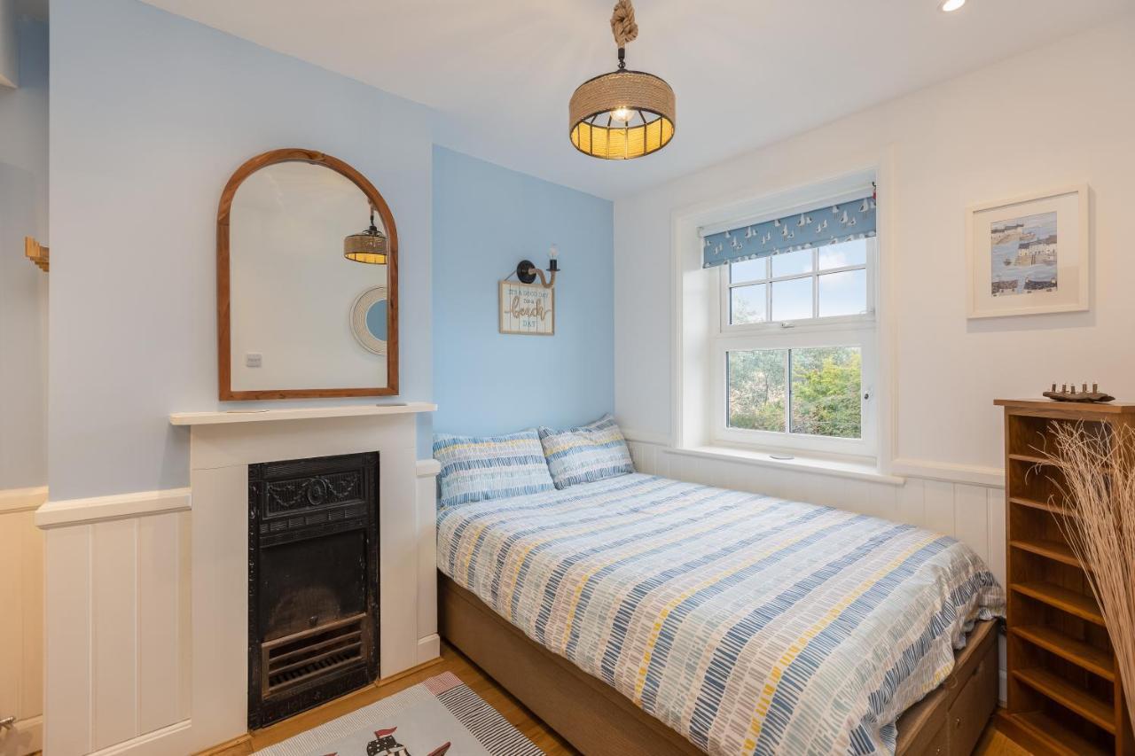 Robin Hood'S Bay Coastguard'S Cottage With A View Exterior photo